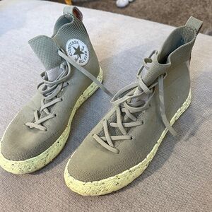 Converse Flyknit High-Tops in Green and Yellow